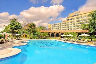 Hotel Occidental El Embajador Pool 1